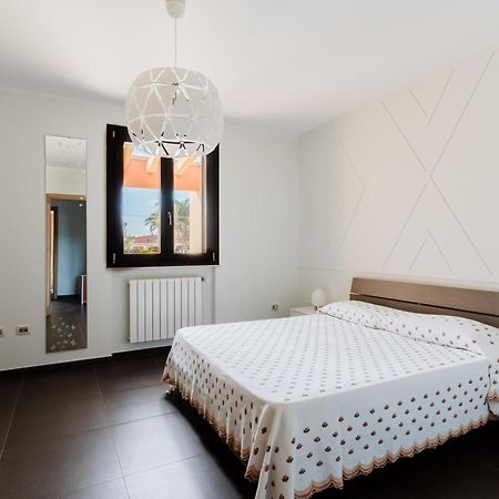Intera villa con 2 bagni 4 camere da letto e box auto Tuglie Esterno foto