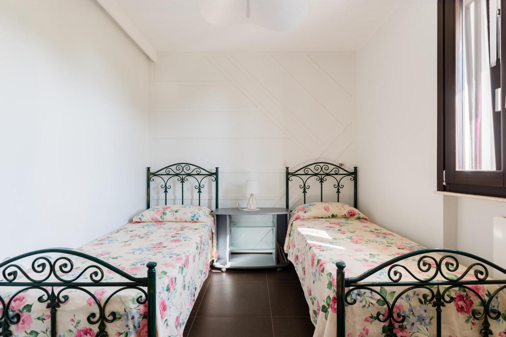 Intera villa con 2 bagni 4 camere da letto e box auto Tuglie Esterno foto