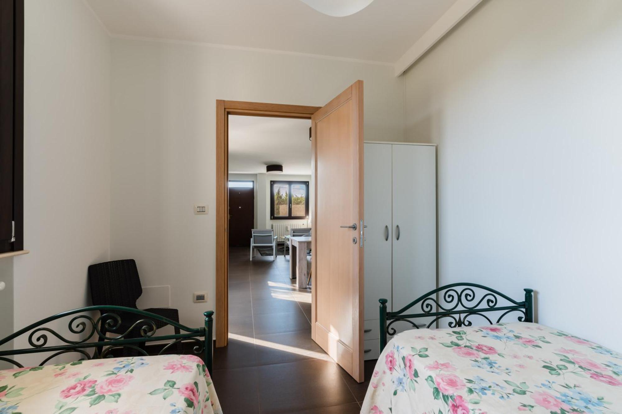 Intera villa con 2 bagni 4 camere da letto e box auto Tuglie Esterno foto